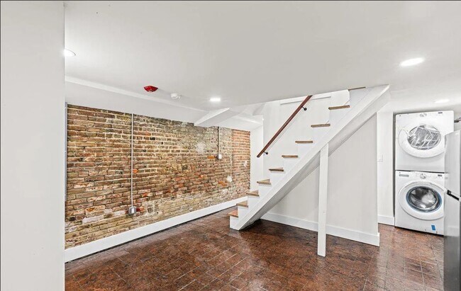 Building Photo - 1222 Chancellor St