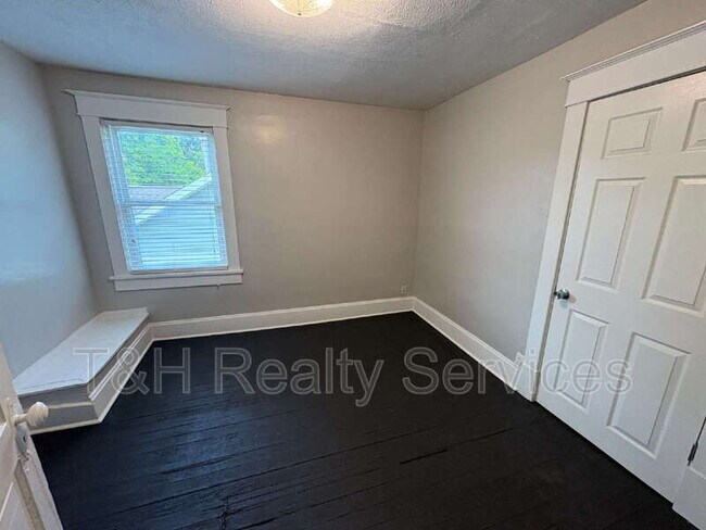 Building Photo - 1624 Yandes St