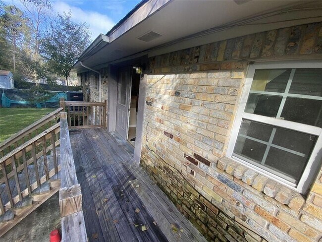 Building Photo - 1361 Westlawn Dr