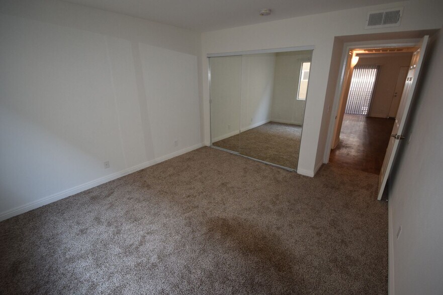 Building Photo - 21306 Parthenia St