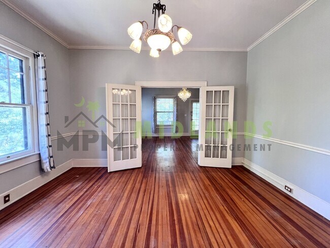 Building Photo - 2417B Clark Street