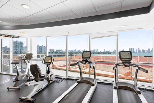 Building Photo - 1900 Sunset Harbour Dr