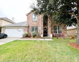 Building Photo - Fantastic 2-Story 5/3/2 in Fort Worth For ...