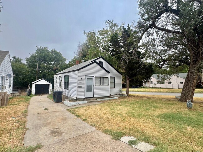 Building Photo - 1000 N Tabor Dr
