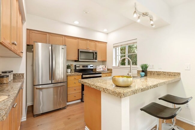 Building Photo - Must-see property that still feels brand new