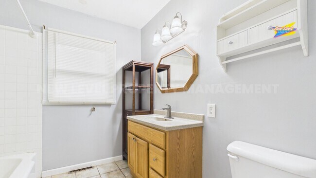 Building Photo - 6040 Hartford Dr