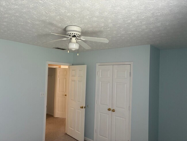 Building Photo - 3 Bed 2 Bath Newport Home Available now