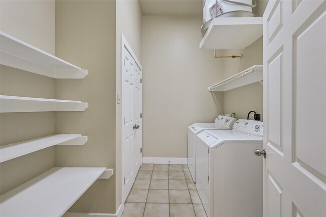 Building Photo - 2309 Harborside Dr