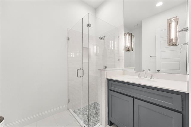 Building Photo - 2124 Village Walk Ln