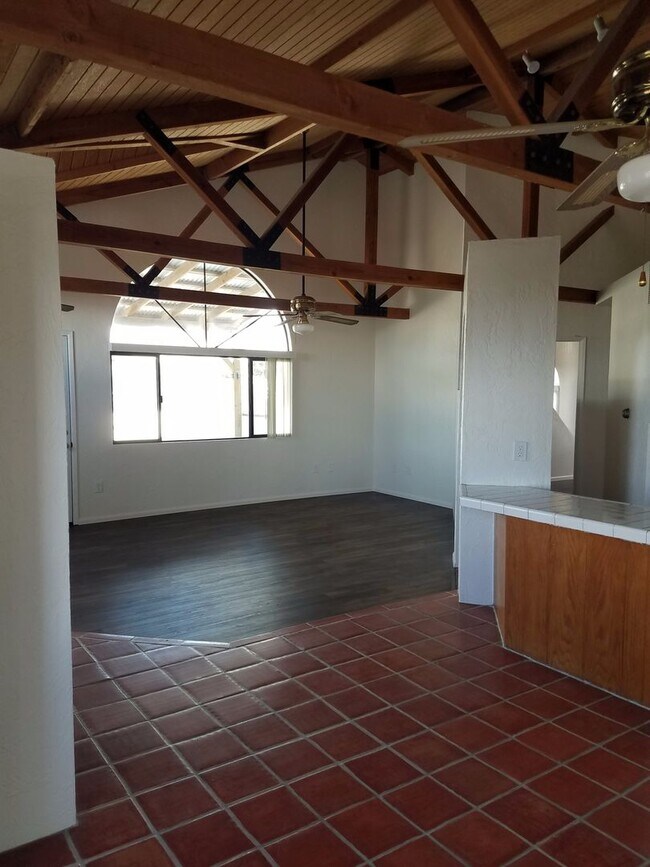 Building Photo - 526-528 10th Street