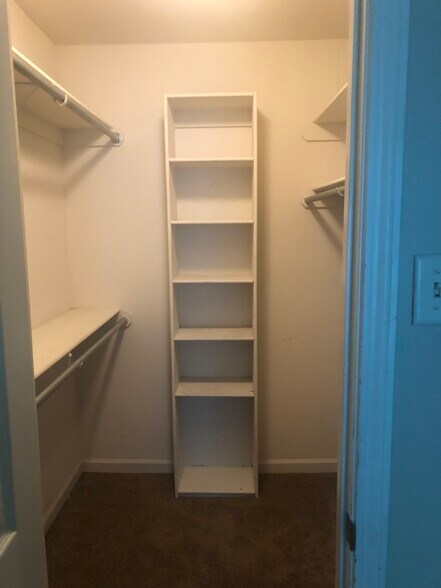 Building Photo - 70 Chateaus Ln