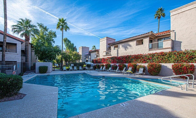 Primary Photo - Luxury Scottsdale Condo: Modern Comfort in...