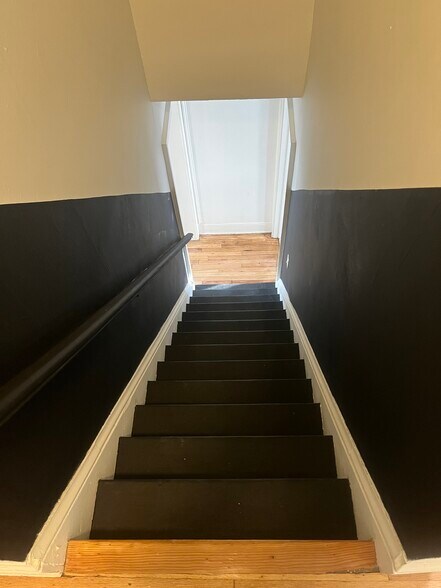 Building Photo - 131 Tolland St