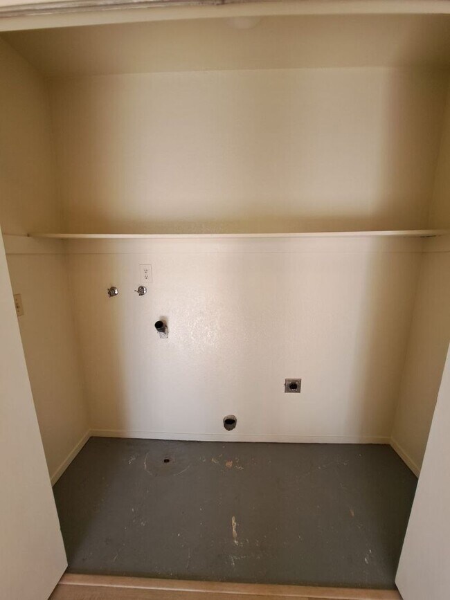 Building Photo - 4593 N Emerson Ave