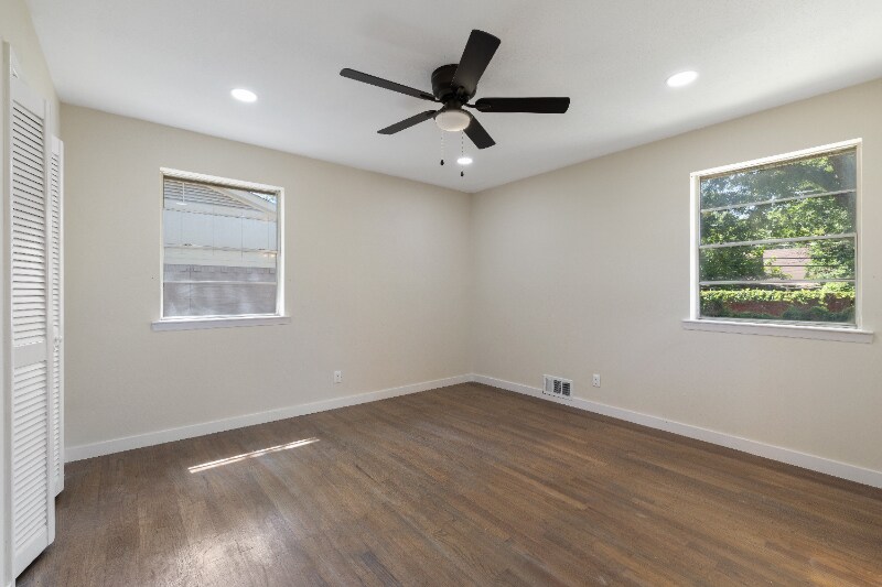 Building Photo - 529 Melrose Dr
