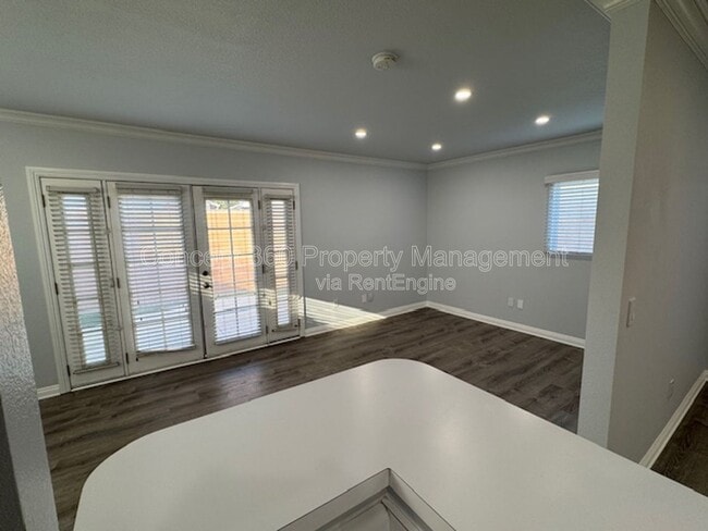 Building Photo - 2061 Lomina Ave