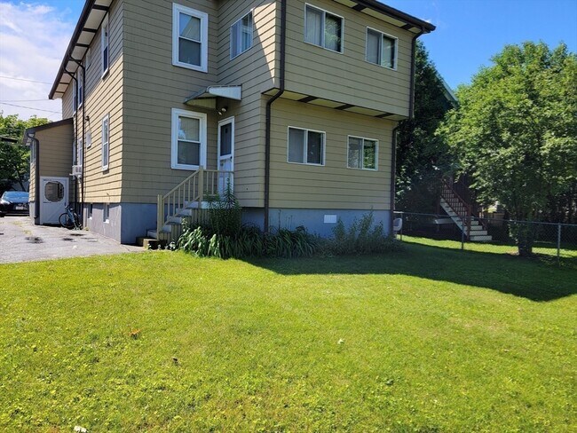 Building Photo - 49 Leslie Rd