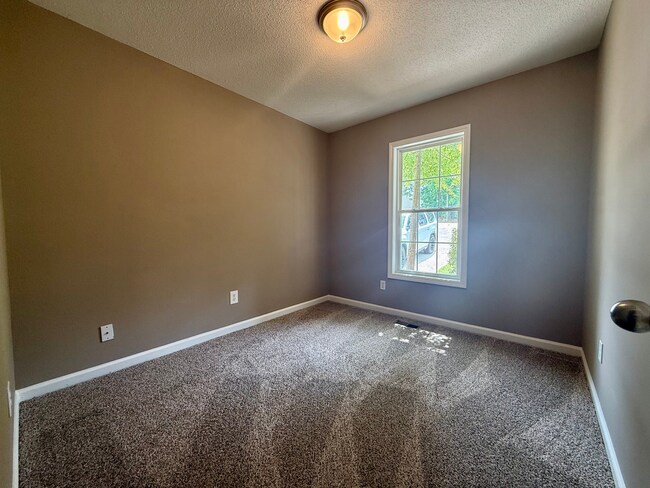 Building Photo - 903 Delham Rd