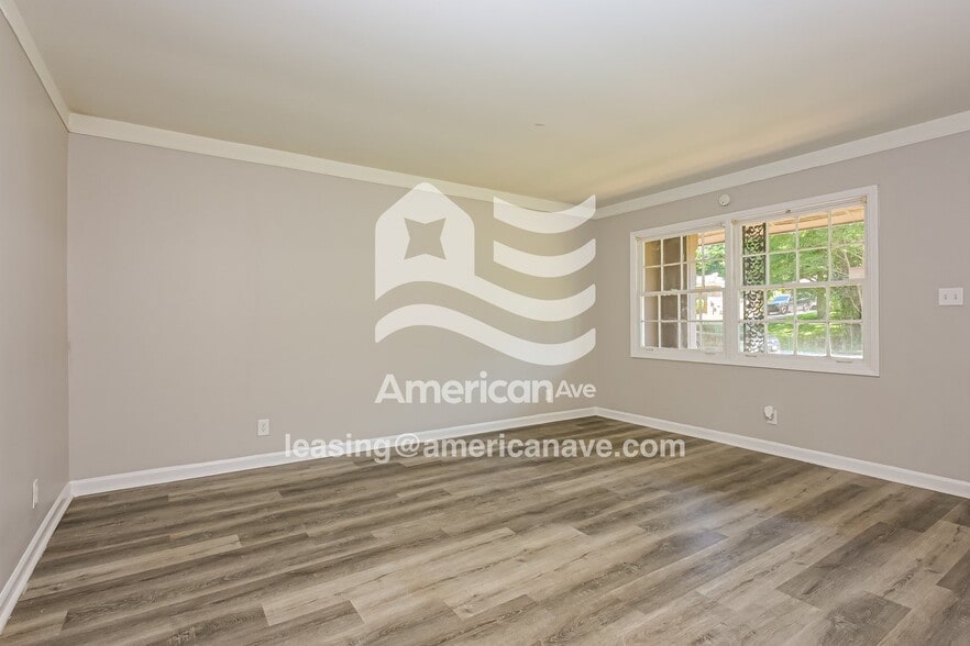 Building Photo - 4059 W Oak Dr