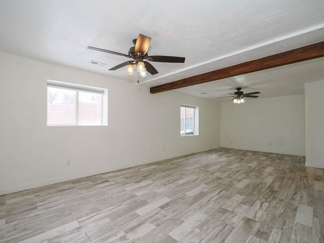 Building Photo - Beautiful Home in West Valley