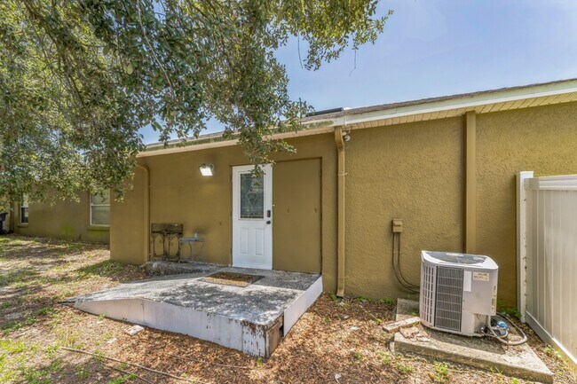 Building Photo - 465 Rio Grande Ln