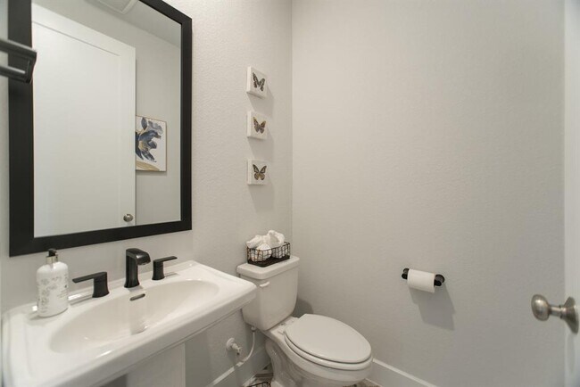 Building Photo - 71 Perennial Cyn Dr