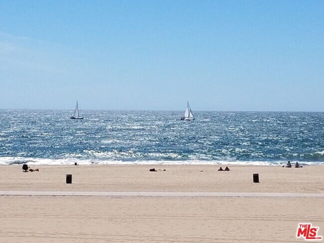 Building Photo - 6656 Vista Del Mar