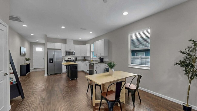 Building Photo - 3114 E 21st Ave