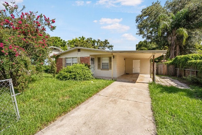 Primary Photo - Move in Ready! Modern Style, Renovated 3 b...