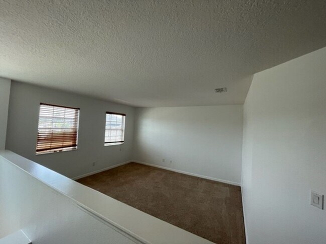 Building Photo - Cozy and spacious Single-family  home in Rockvale!!