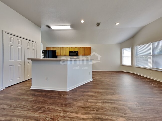 Building Photo - 716 Sid Dr