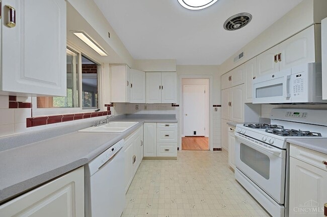 Building Photo - 5900 Donjoy Dr