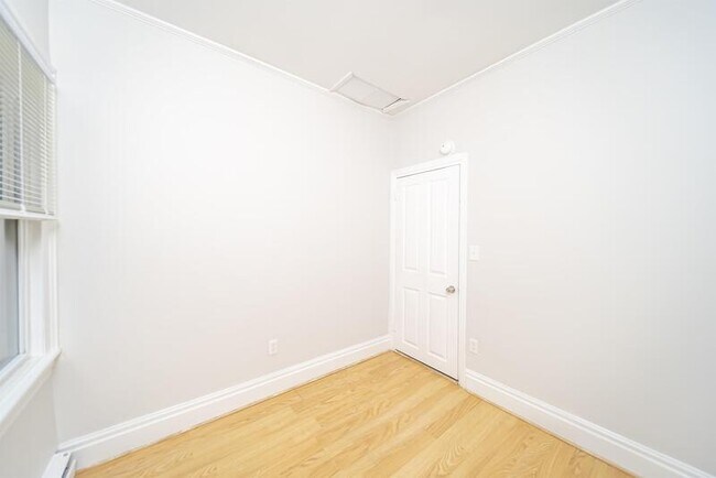 Building Photo - 11 Mann Ave