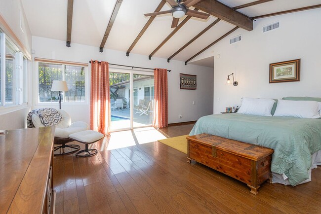 Building Photo - Fully furnished charming Spanish style hom...