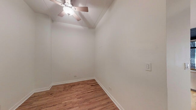 Building Photo - 841 W Monroe St