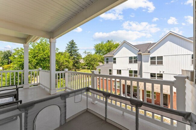 Building Photo - Elegant 3-Bedroom Home in Isaac Court. Available the Second Week of October!