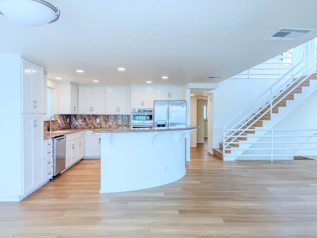 Building Photo - 3525 Sunset Ln