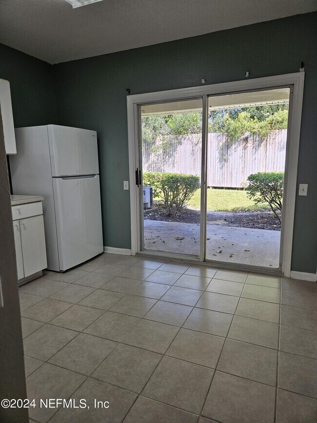 Building Photo - 12311 Kensington Lakes Dr