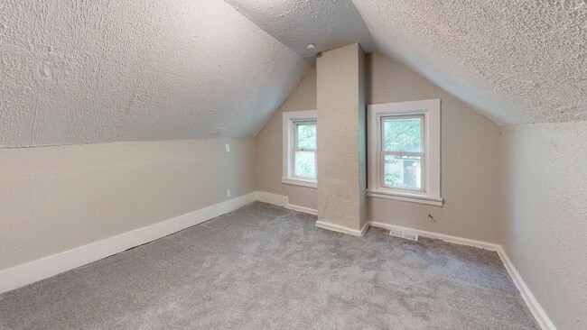 Building Photo - Huge 4 Bedroom Single Family House - almost 1500 SQ FT!