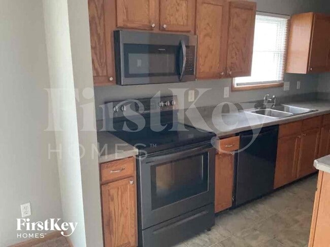 Building Photo - 1488 W Quail Run Dr