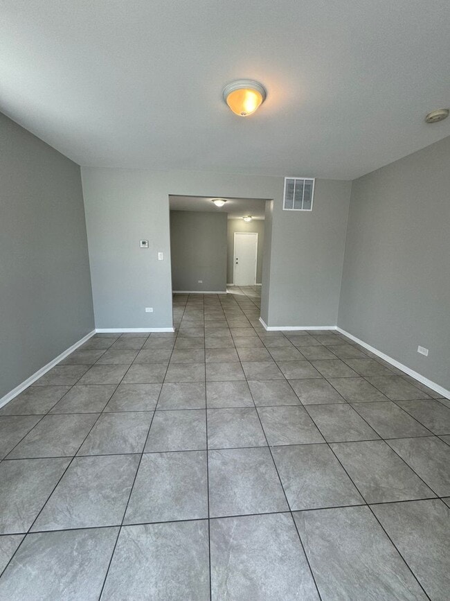 Building Photo - 2 Bedroom 1 Bathroom House in Calumet City...