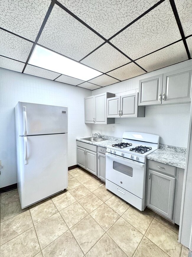 Building Photo - 295 S 14th St