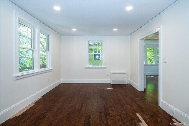 Building Photo - 162 Rockingstone Ave
