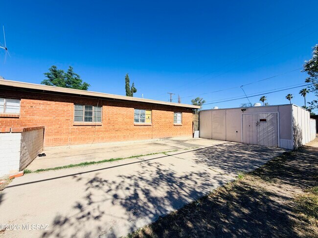 Building Photo - 4502 E 18th St