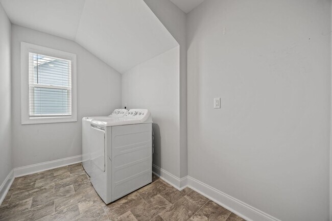 Building Photo - 629 Longstanton Ave