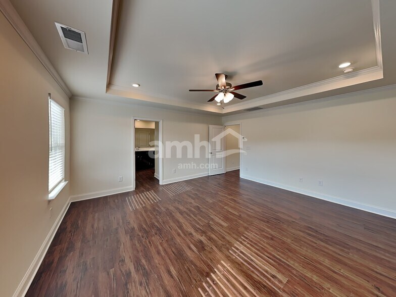 Building Photo - 838 Carnaby Ln