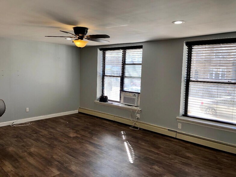 Building Photo - 1417 31st Ave