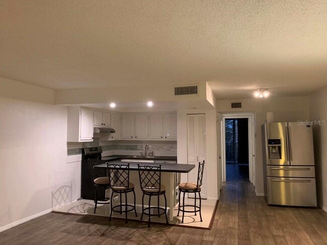 Building Photo - 2699 Seville Blvd