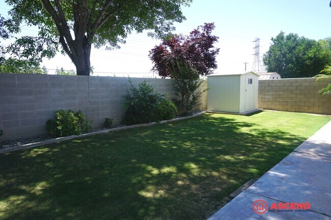 Building Photo - 3 Bedroom Home Near White Ln. & Gosford!