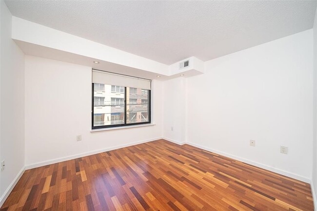 Building Photo - 759 2nd St